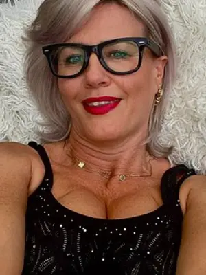 Weiteres Foto von AdeleMILF – Anmelden zum Freischalten
