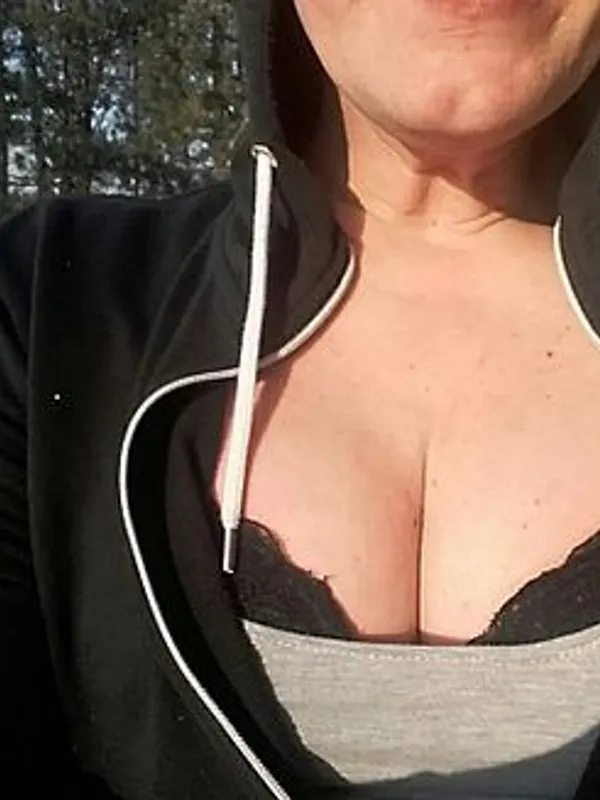 Parkplatzsex Alexa_75, 50 aus Kiel