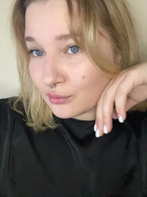 Alexa-Lux, 22