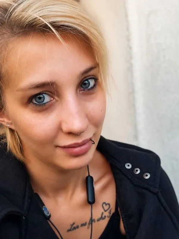 Parkplatzsex AmyLove98, 20 aus Mannheim