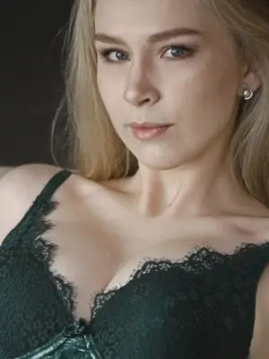 Anny, 24