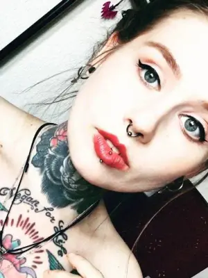 Bella-Luuna, 33