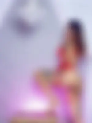 BellaHiltonn, 29