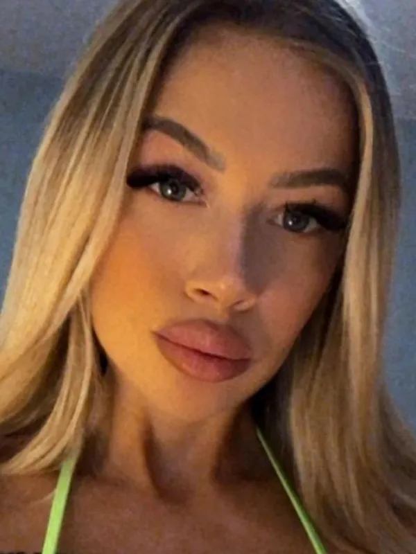 Parkplatzsex Cherie-red, 21 aus München