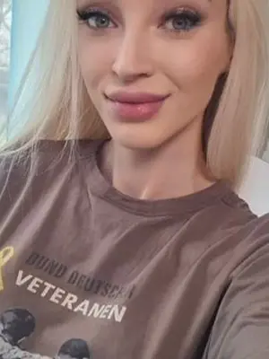 CremeDeLaCreme93, 29