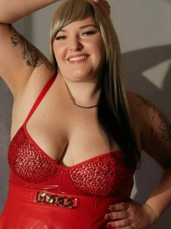 Parkplatzsex CurvyAngelina, 32 aus Berlin