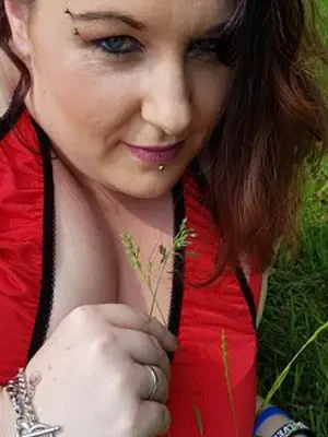Weiteres Foto von Curvygirl-Deluxe – Anmelden zum Freischalten