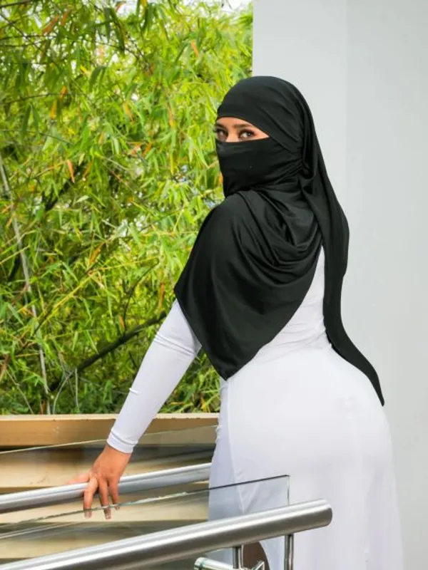 Parkplatzsex daksha, 23 aus Krefeld