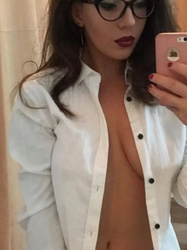 Parkplatzsex daphney, 28 aus Halstenbek