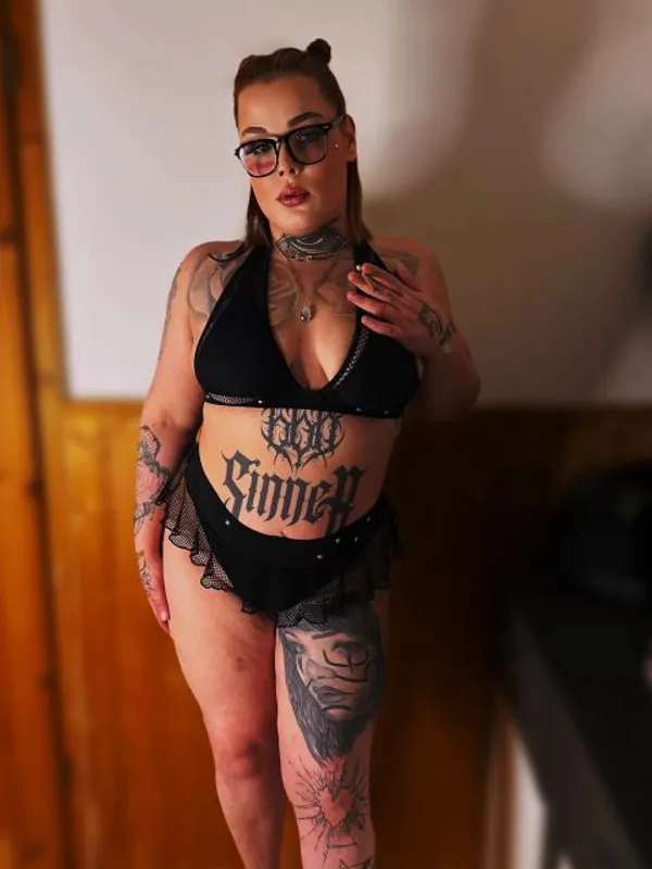 Parkplatzsex Elina-May, 25 aus Hamburg