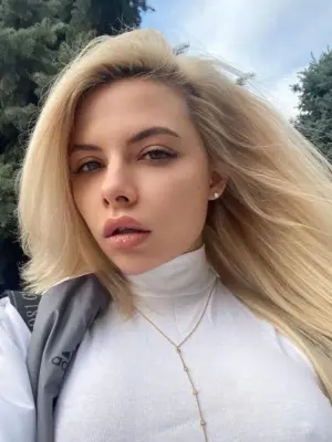 EmilyYummy, 24