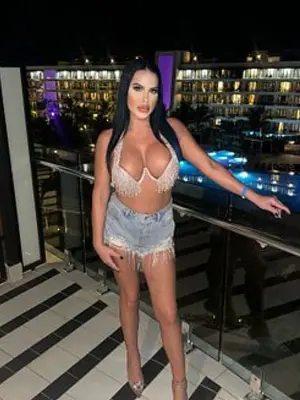 Weiteres Foto von GoddessAngela – Anmelden zum Freischalten