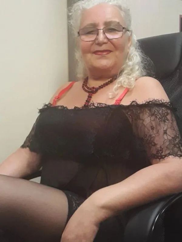Parkplatzsex grannyneeds, 68 aus Potsdam