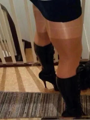 Weiteres Foto von HotSweetyBabe – Anmelden zum Freischalten