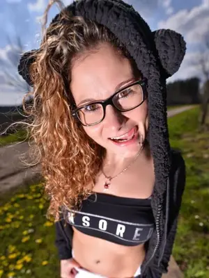 Weiteres Foto von Izzy-Mendosa – Anmelden zum Freischalten