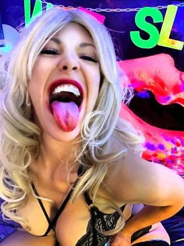 Parkplatzsex KinkyElliBoo, 33 aus Hamburg