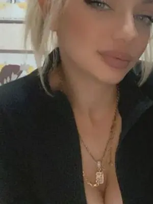 KristinaBauer, 25