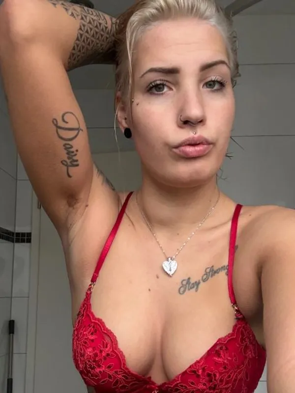 Parkplatzsex Laura983, 27 aus Hamburg