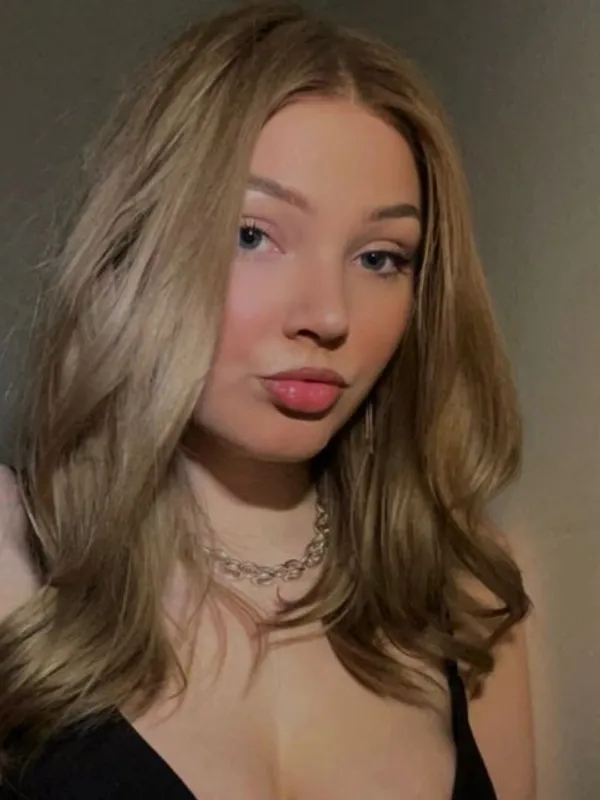 Parkplatzsex LenaBloomx, 21 aus Braunschweig