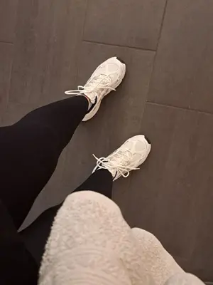 LeniDeliciousft, 25