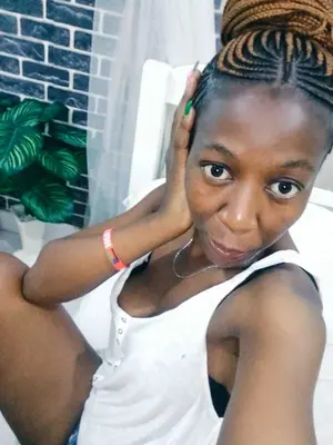 Lexxy, 32