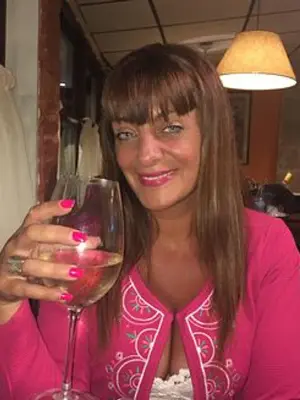 Weiteres Foto von Lila-MILF – Anmelden zum Freischalten