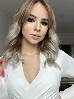 LindseyLovely, 23