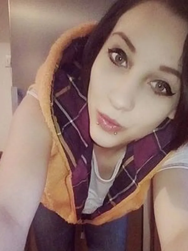 Parkplatzsex Little-Charlotte, 26 aus Berlin