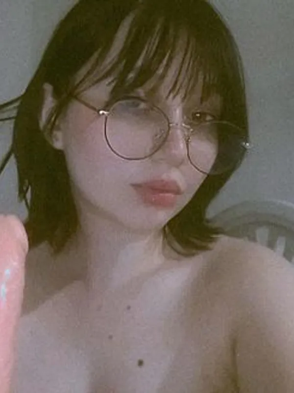 Parkplatzsex little_yina, 23 aus Leuben