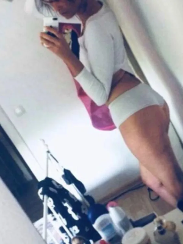 Parkplatzsex Lounah, 31 aus Berlin