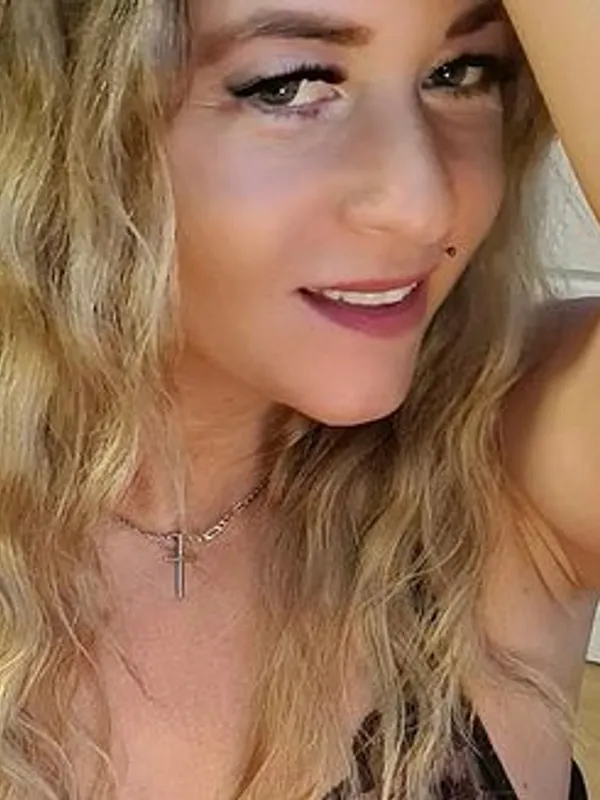 Parkplatzsex Lucy-Sweet, 37 aus Burglesum