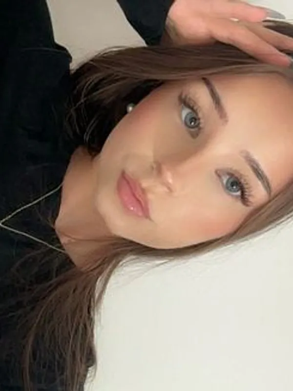 Parkplatzsex LustEmily, 21 aus Berlin