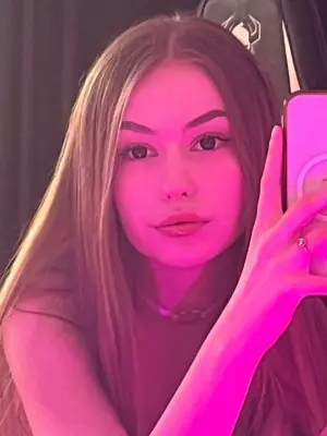 MaggieDreams, 22