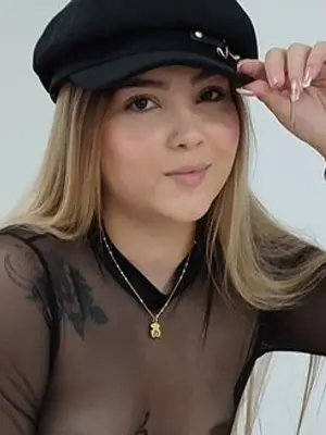 Marie-Marina, 22