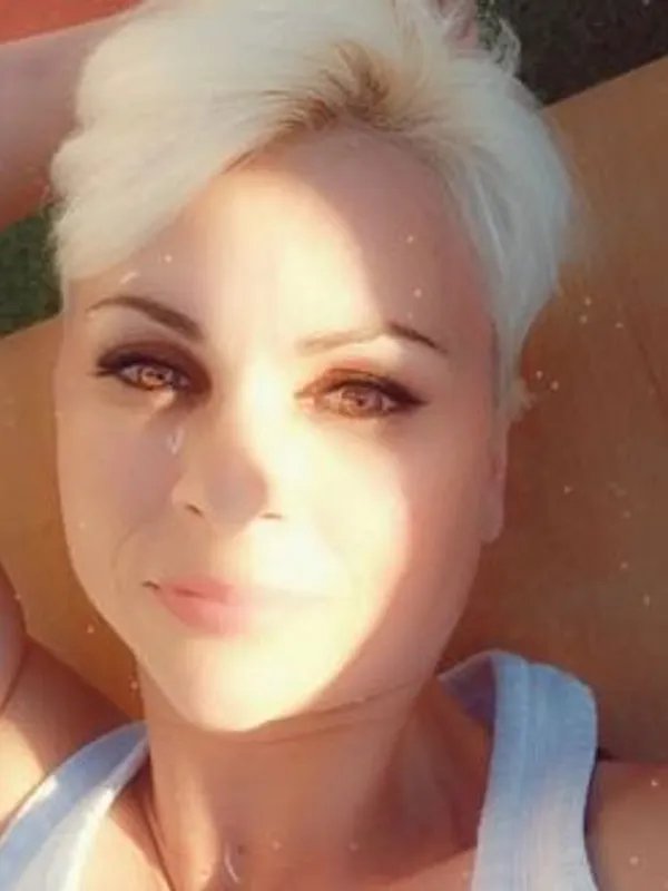 Parkplatzsex Melly_milf, 48 aus Leichlingen