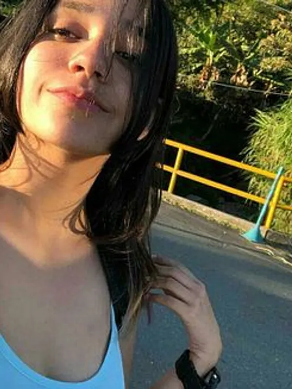 Parkplatzsex Miky_Gray, 24 aus Hamburg