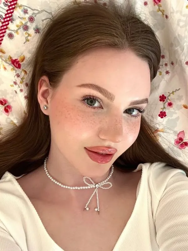 Profilbild von Mishka, 21 Jahre aus Lausanne