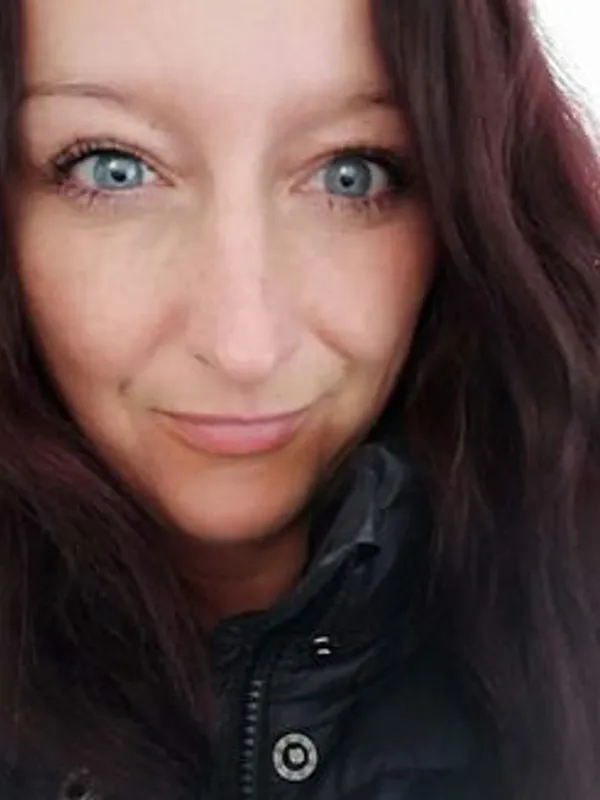 Parkplatzsex Nadine38, 45 aus Hamburg