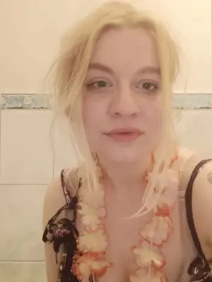 NaomiCrystal, 26