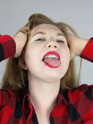 NikkiLiebling, 25