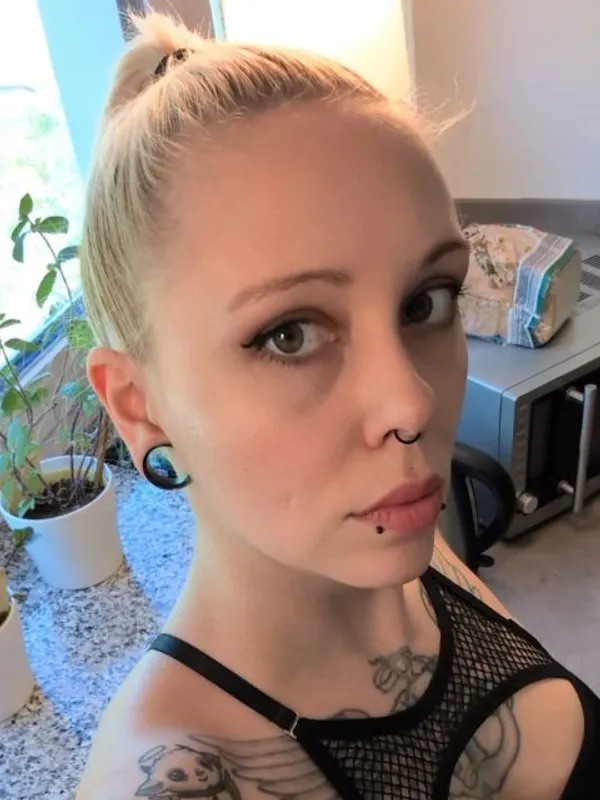 Parkplatzsex nora-the-strange, 27 aus Regensburg