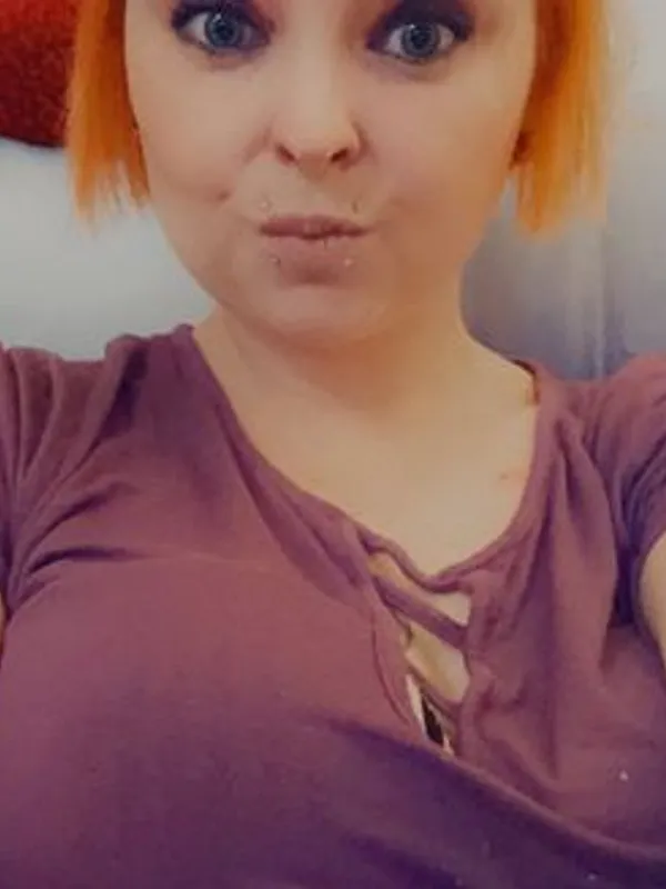 Parkplatzsex prettylittleliar28, 32 aus Dübendorf