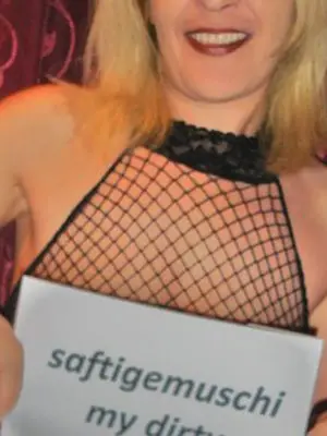 Weiteres Foto von saftigemuschi – Anmelden zum Freischalten