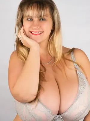 Weiteres Foto von SexyBereniqa – Anmelden zum Freischalten
