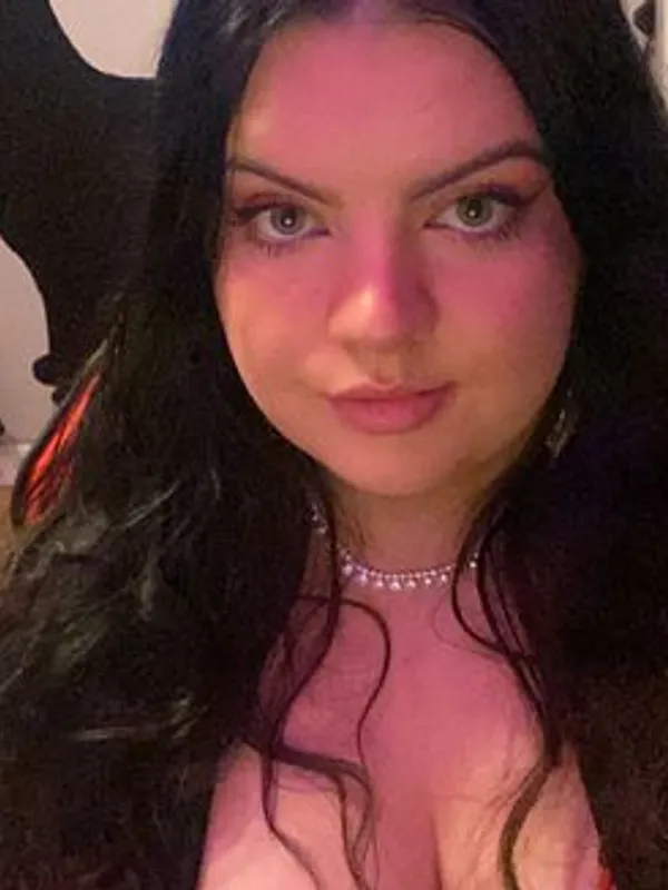 Parkplatzsex Sexyinred, 24 aus Großenhain