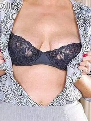 Weiteres Foto von SexyRosi – Anmelden zum Freischalten