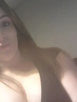 Weiteres Foto von SlutyEmma – Anmelden zum Freischalten