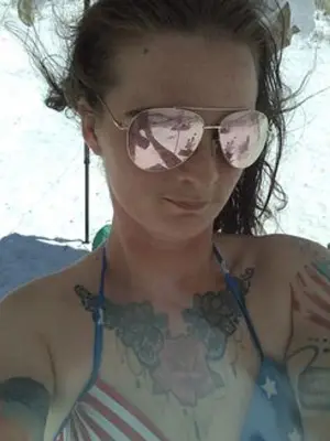 Weiteres Foto von Tattooedmilf – Anmelden zum Freischalten
