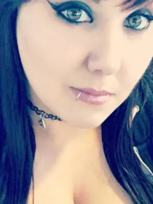 Weiteres Foto von xBustyMissx – Anmelden zum Freischalten